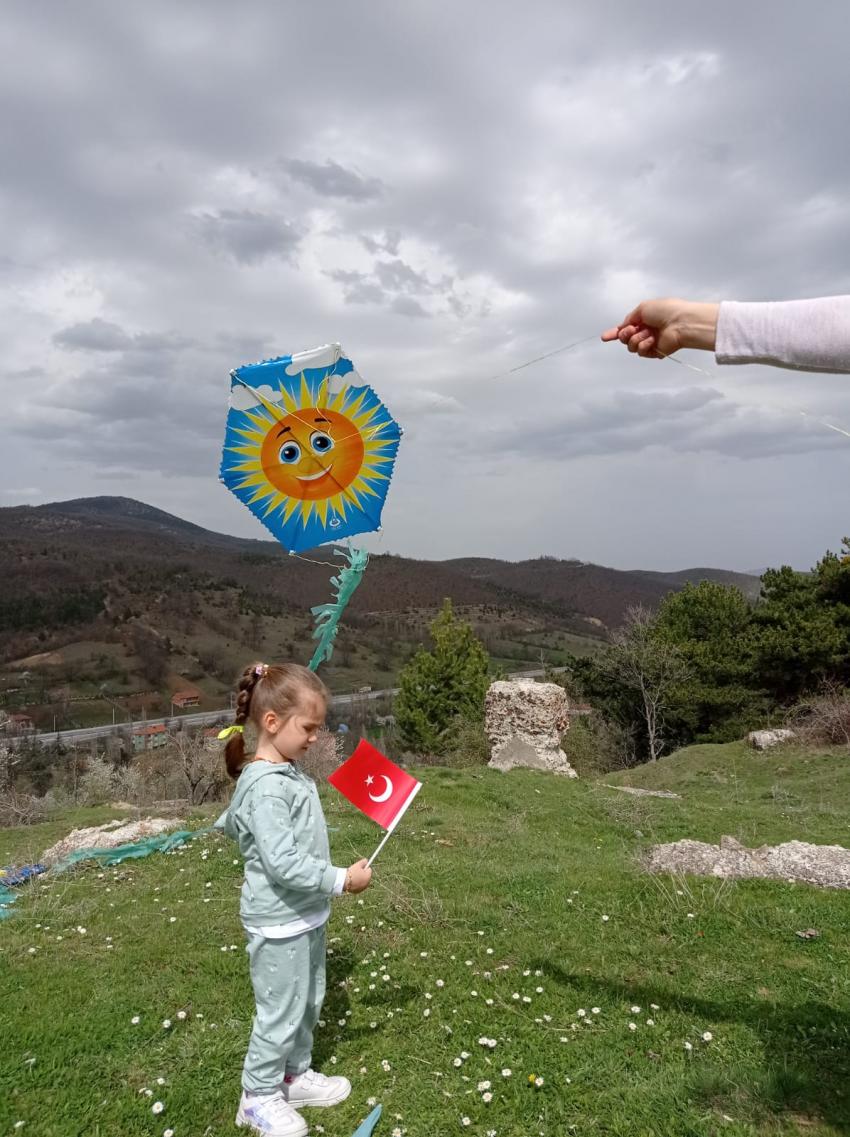 23 Nisan'da Muratdere'de Uçurtma Şenliği! Mutlu yarınlar için umutları yeşerttiler...